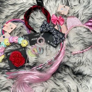 8 New Girls Hair Accessories. NWT from Ardene
